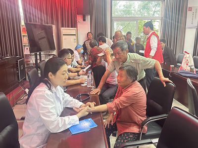 安徽省教科文卫体工会组织劳模专家团队赴学校帮扶村开展送医送药义诊与社会经济咨询服务活动